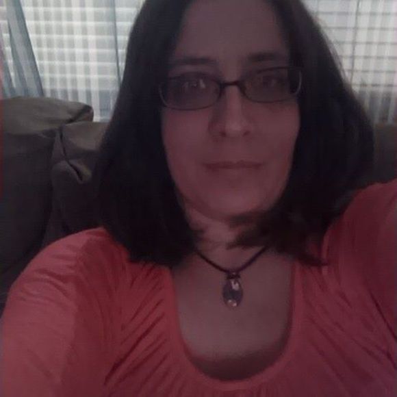 Meet your Posher, Claudia - Picture 1 of 1